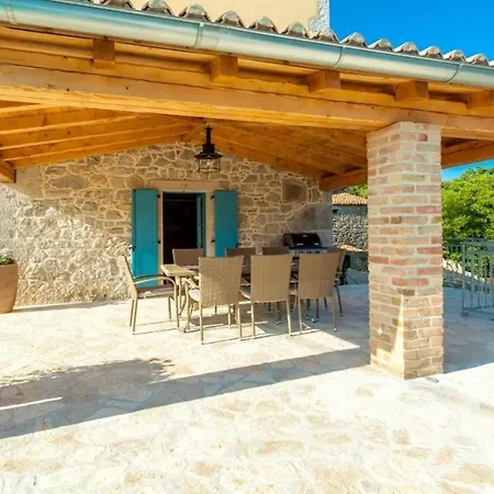 Rustic Lusa Villa *