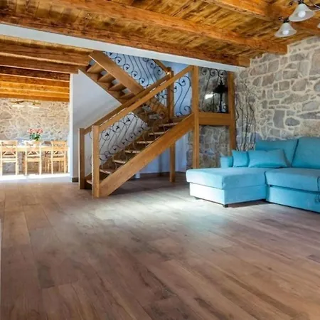Rustic Lusa *