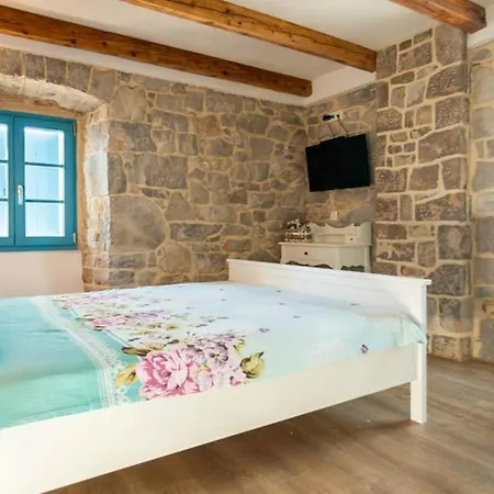 Rustic Lusa