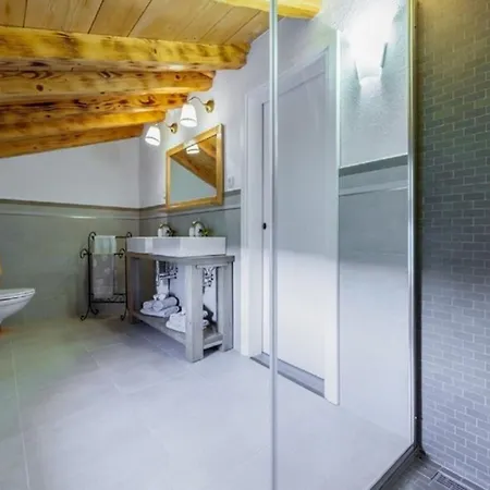 Rustic Lusa Villa *